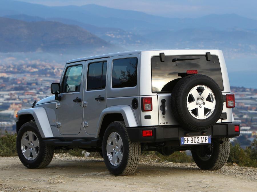  Jeep Wrangler Sahara Unlimited 2011 года  (EU) (фото 17 из 30)
